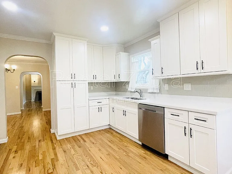 2640 2nd Ave — Photo 14