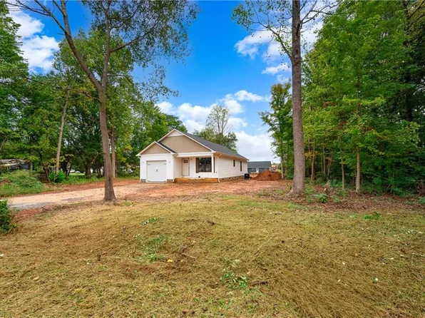104 Roseman Ln, Statesville, NC 28625