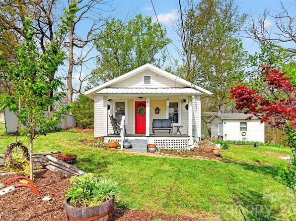 11 Dix Creek No 2 Rd, Leicester, NC 28748