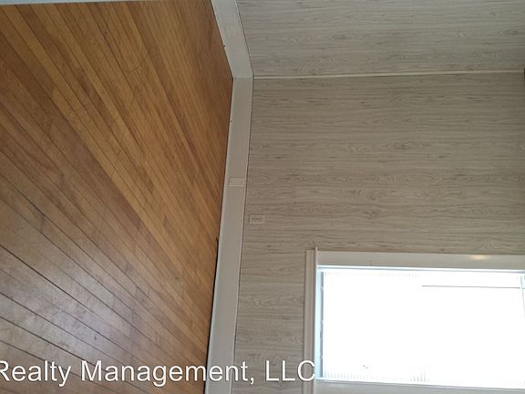 5th image of 110 N Main St