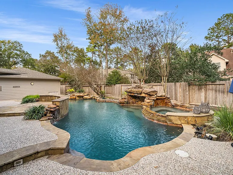 11 Winrock Pl — Photo 39
