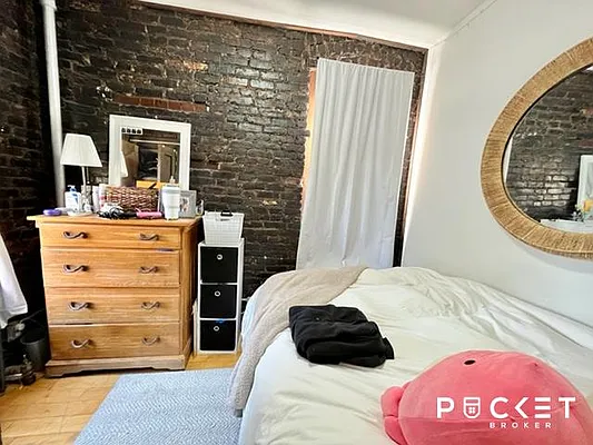 Rented by PocketBroker Inc | media 3