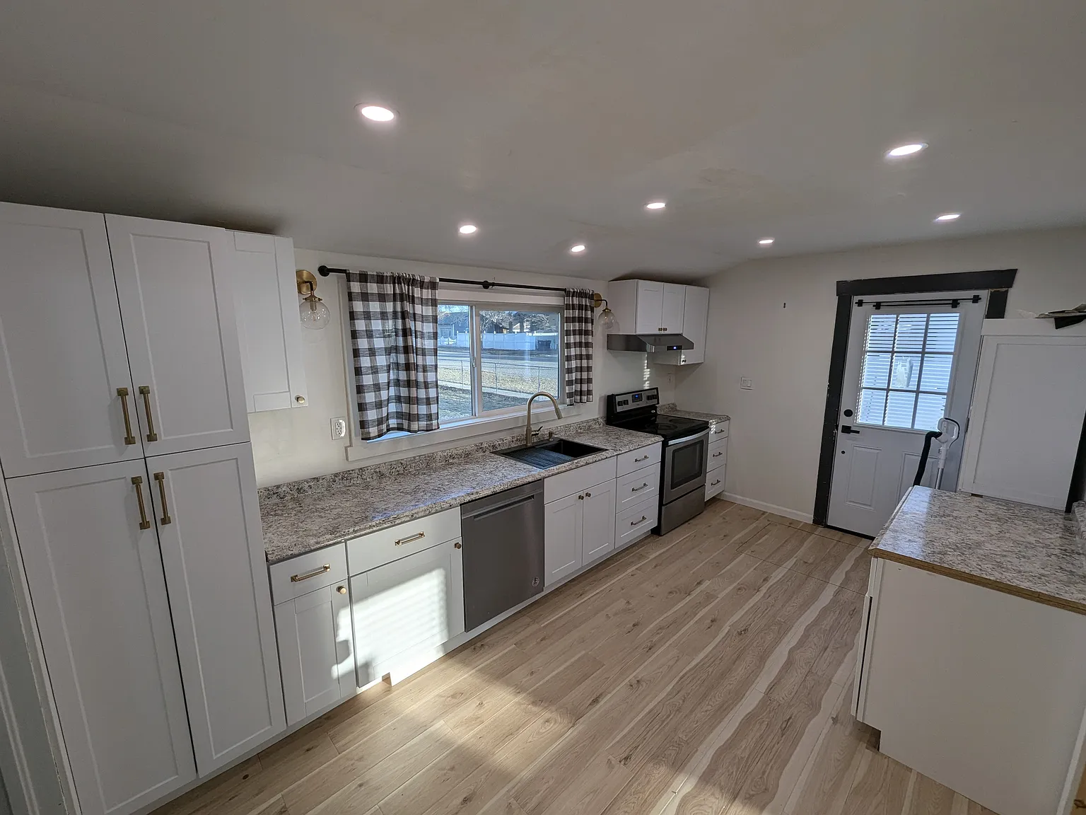2 bed, 832 sqft, $1,450 — Photo 3
