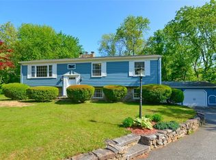 9 Pinecrest Dr, Glocester, RI 02857