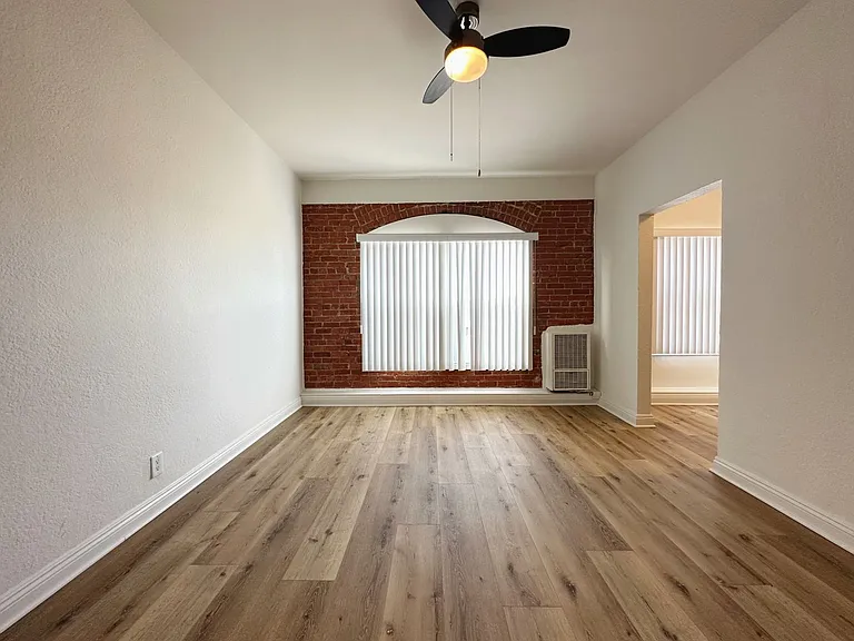 Studios available in East Hollywood, Los Angeles — Photo 7
