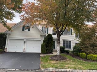 124 White Pine Ct, Paramus, NJ 07652