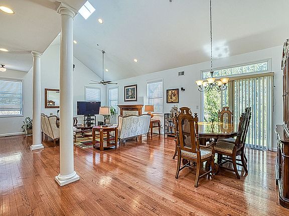 5th image of 84 Meadow Pond Cir