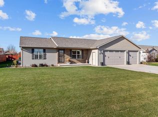 607 Debruin Rd, Combined Locks, WI 54113