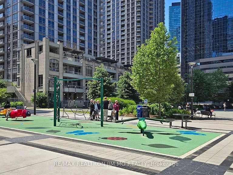 386 Yonge St #2508 — Photo 38