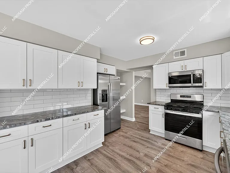 27345 Harvard Rd — Photo 16