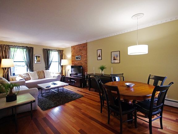 3rd image of 133 Grand St #201
