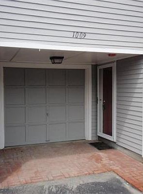 3rd image of 1009 Sherwood Forest Ln