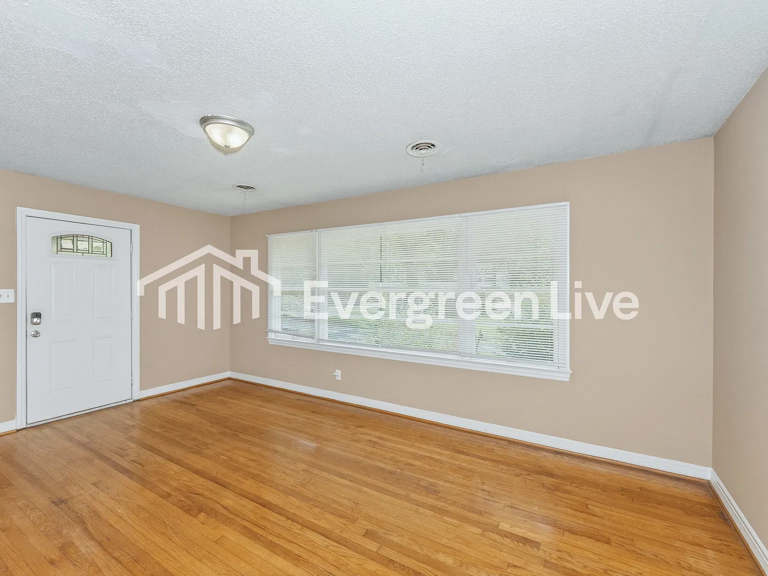 3 bed, 1.0 bath, 1153 sqft, $1,195 — Photo 3