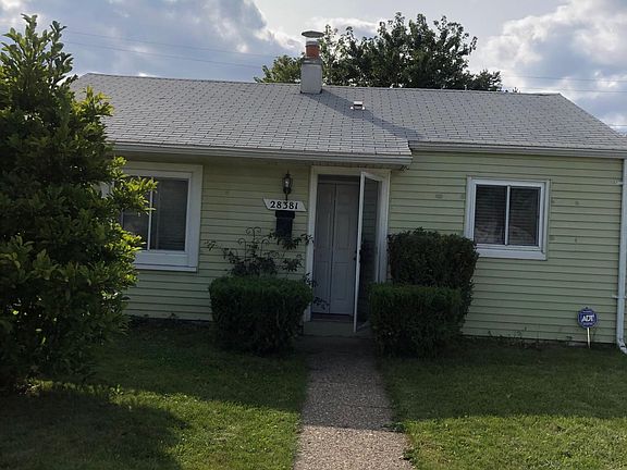 3rd image of 28381 Rosemont St