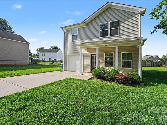 2nd image of 213 Wolf Creek Ln