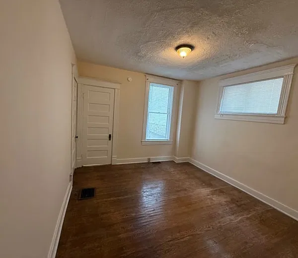 2 bed, 1100 sqft, $1,100 — Photo 3