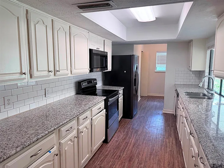 4026 Coltwood Dr — Photo 16