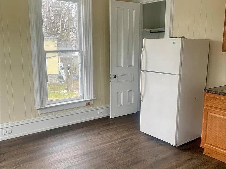 146 E 2nd St #7 — Photo 4