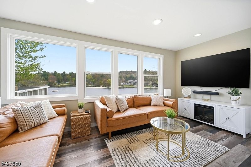 1st image of 51 Goldfinch Ln