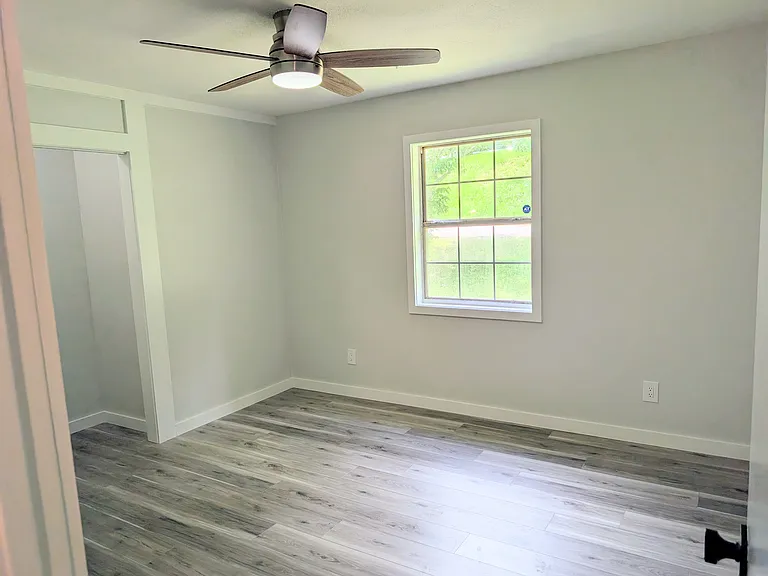 130 Hillside Dr — Photo 31