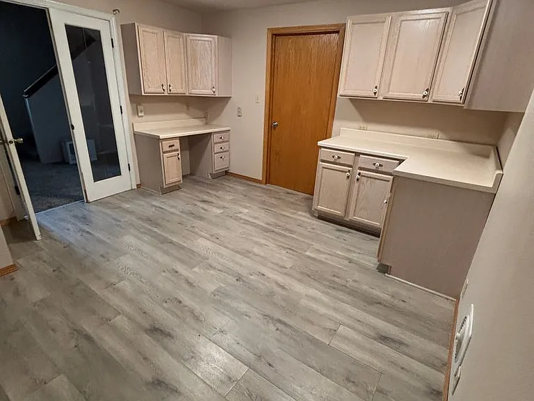 119 E Maple St — Photo 1