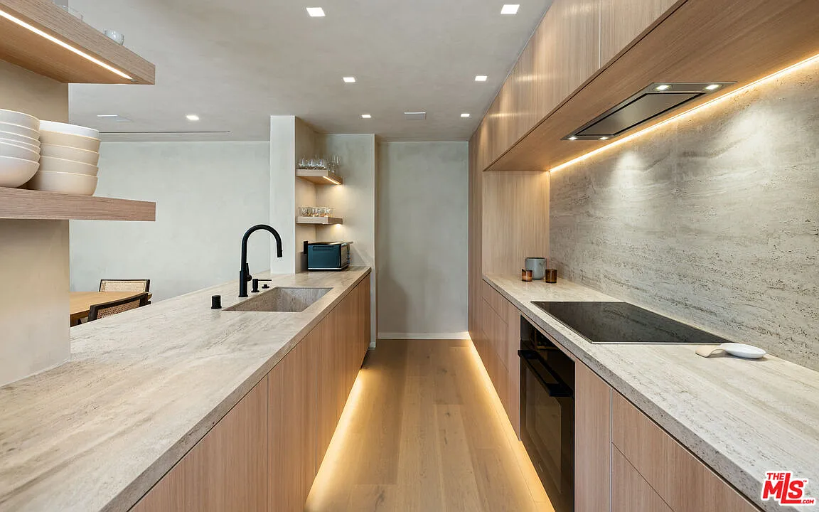1 bed, 2.0 bath, 1008 sqft, $8,500 — Photo 4