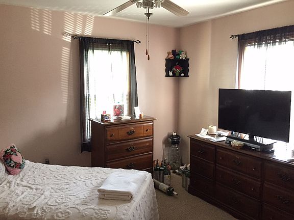 3rd image of 117 N Pershing Dr