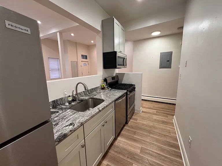 11 Bismarck St — Photo 3