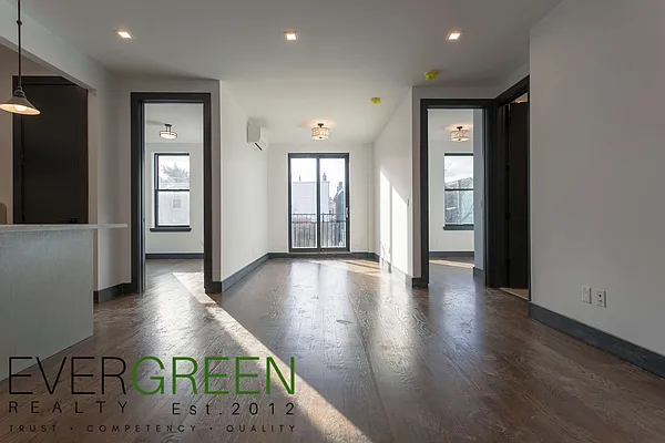Rented by Evergreen Apartments BK | media 12
