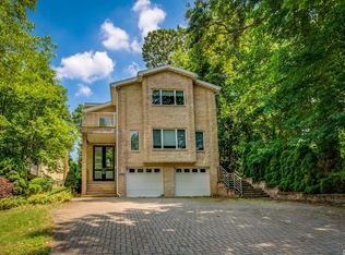 197 Cow Neck Rd, Port Washington, NY 11050