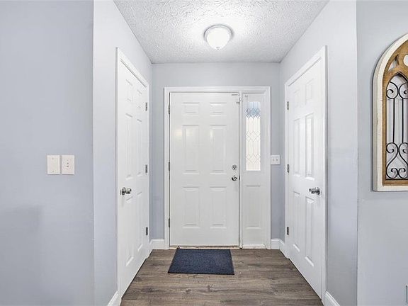 5th image of 10 Stoneview Cir