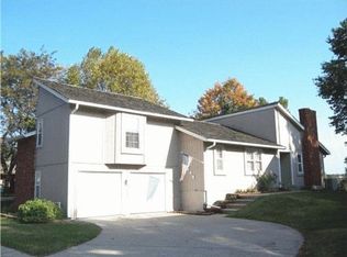 609 NE Burning Tree St, Blue Springs, MO 64064