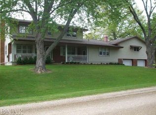 4661 Circle Dr, Heyworth, IL 61745