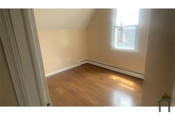 Building Photo - 18 Woodbury Ave #3
