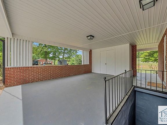 5th image of 324 Glenwood Terrace Loop