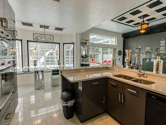 3rd image of 2348 Chadwick Cir