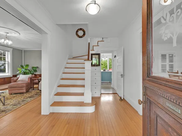 26 Nelson Pl, Worcester, MA 01605