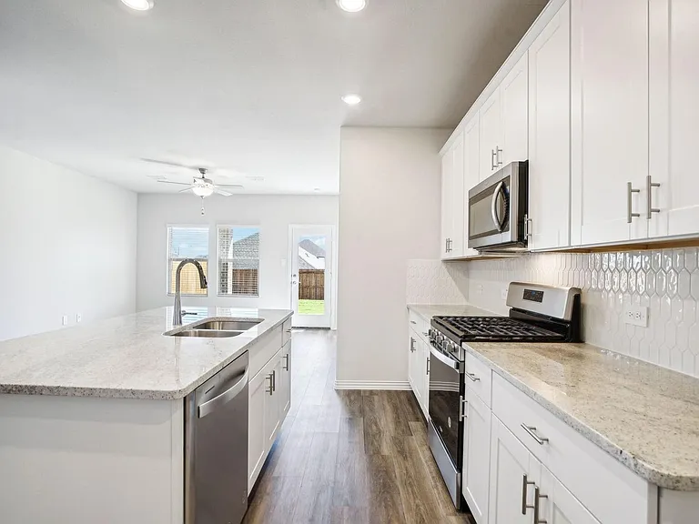 516 Ezra Ln — Photo 8