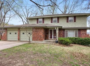 12 W Bridlespur Ter, Kansas City, MO 64114