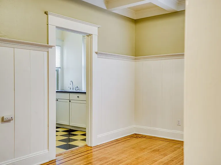 Victorian Apartments — Photo 31