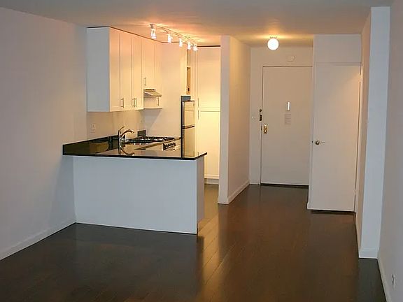 5th image of 330 E 46th St APT 7T