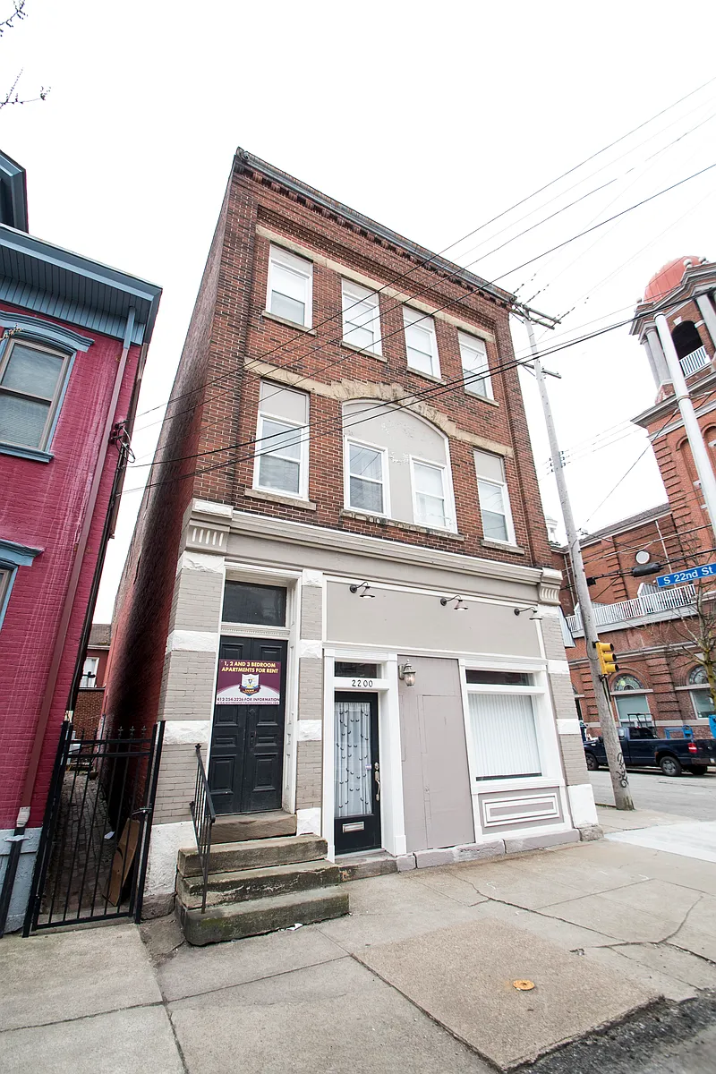 Photo 1 of 8 - 117 S 22nd St #2 - Pittsburgh, PA Primary Photo - 117 S 22nd St #2