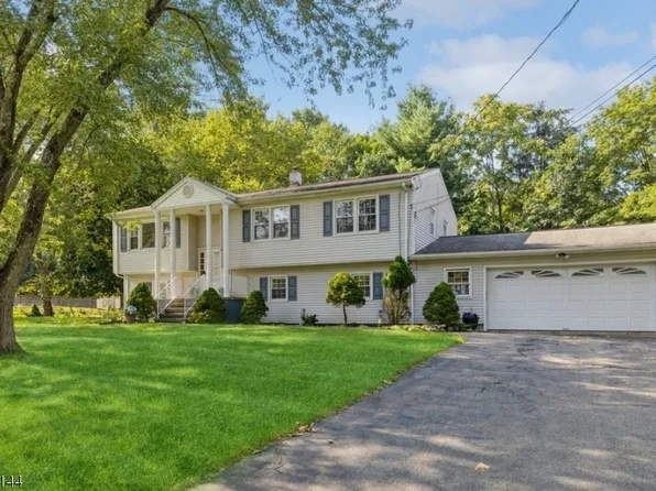 58 Algonquin Trl, Oakland Boro, NJ 07436