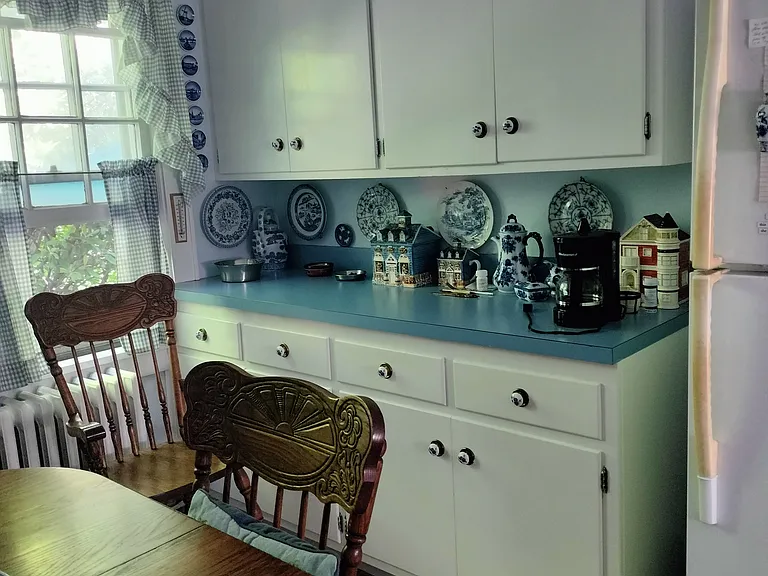 49 Seneca Ave — Photo 7