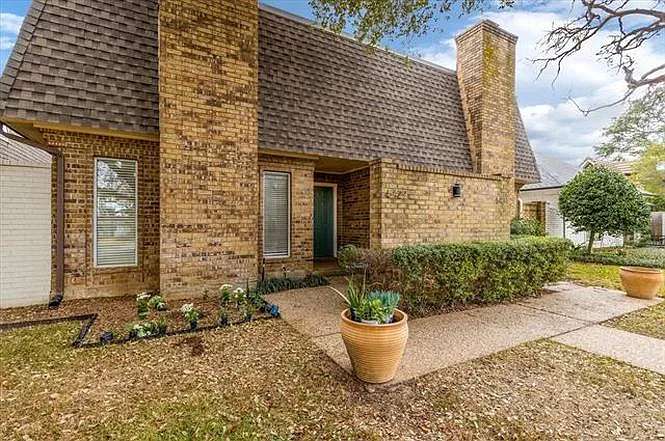5429 Collinwood Ave — Photo 2