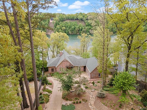 3rd image of 30 Bosworth Cir