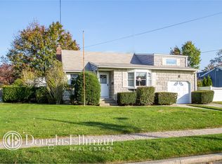 217 Sears Rd, West Islip, NY 11795