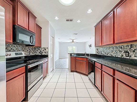 3rd image of 3169 Queen Alexandria Dr