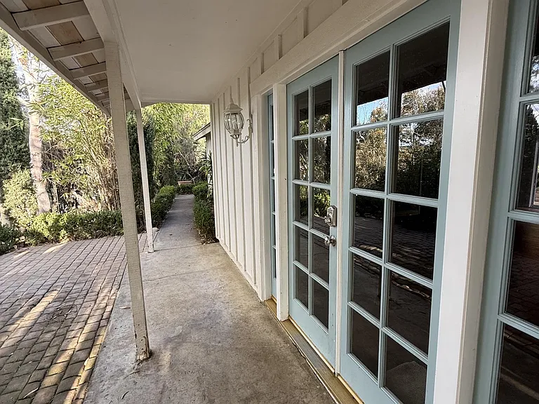9303 Crest Dr — Photo 3