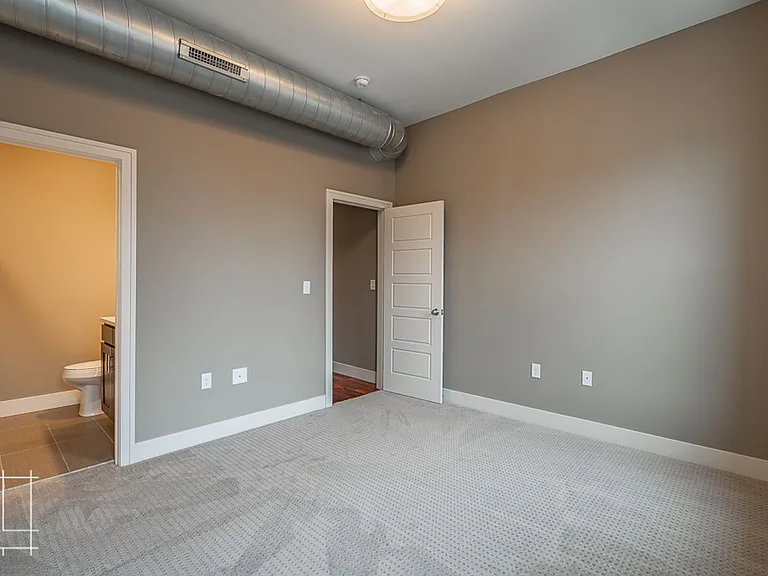 245 King Ave — Photo 31